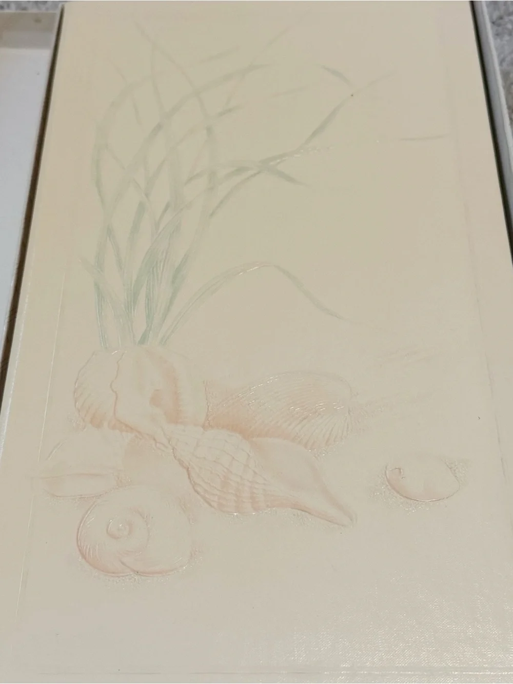 Vintage Hallmark 1982 Embossed Ivory Seashell Photo Album Holds 48 Pics 3.5 x 5
